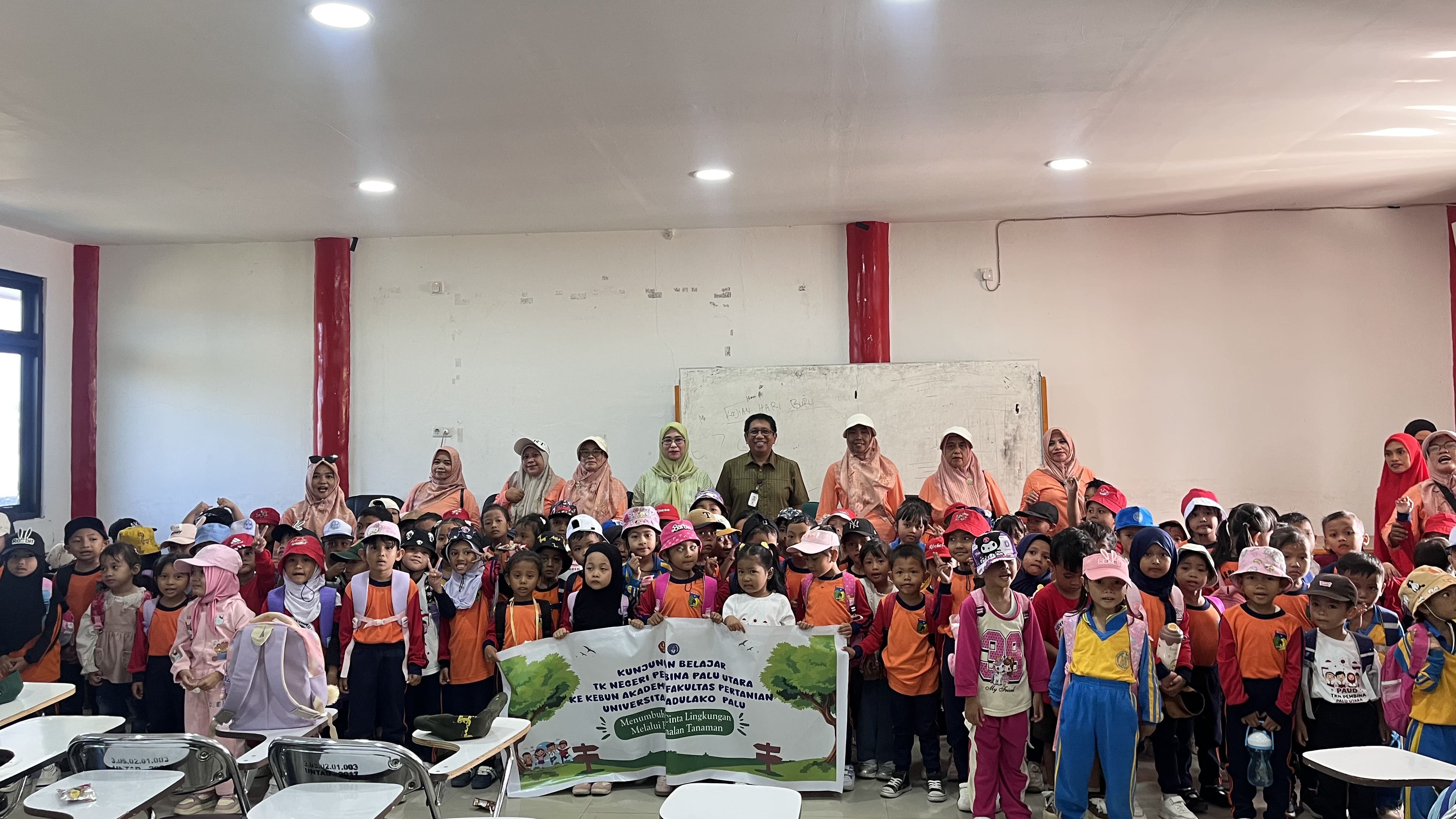 Kunjungan TK Negeri Pembina Palu Utara ke Kebun Akademik Faperta UNTAD untuk menumbuhkan Cinta Lingkungan melalui Pengenalan Tanaman